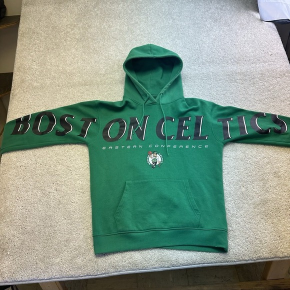 NBA Other - Boston Celtics Hoodie Spellout Graphic Size Medium (21x26) NBA